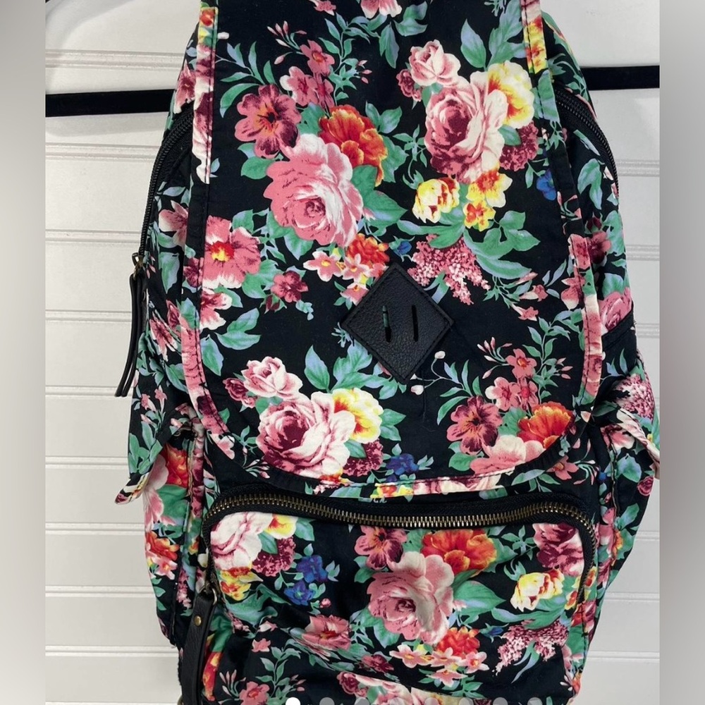 Steve Madden Floral Black Multicolored Zippered Pocket Backpack Women’s GUC